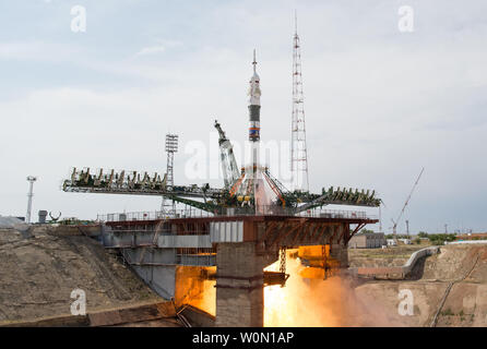 Die Sojus MS-09 Rakete ist mit Expedition 56 Sojus Commander Sergey Prokopyev von Roskosmos, Flugingenieur Serena Aunon-Chancellor der NASA, und Flugingenieur Alexander Gerst der ESA (European Space Agency), am 6. Juni 2018 gestartet, auf dem Kosmodrom Baikonur in Kasachstan. Prokopyev, Aunon-Chancellor und Gerst werden die nächsten sechs Monate Leben und Arbeiten an Bord der Internationalen Raumstation. NASA Foto von Joel Kowsky/UPI Stockfoto