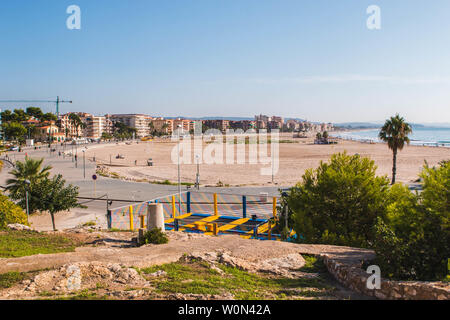 Einige Apartments in der Küste von Torredembarra. Reiseziel in Katalonien, Spanien Stockfoto