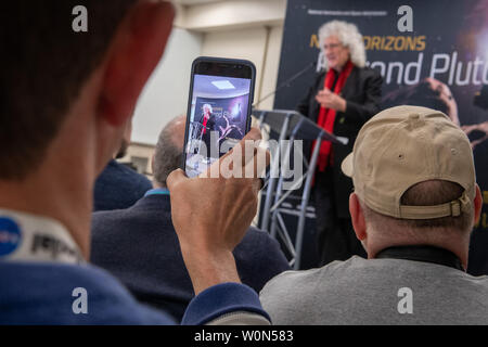 Brian May, gitarrist der Rockband Queen und Astrophysiker diskutiert die bevorstehende neue Horizonte Vorbeiflug der Kuiper-gürtel Objekt Ultima Thule führen, am 31. Dezember 2018, an der Johns Hopkins University Applied Physics Laboratory (APL) in Laurel, Maryland. NASA Foto von Bill Ingalls/UPI Stockfoto