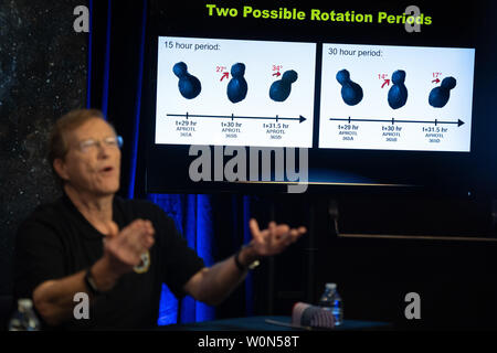 Neue Horizonte Projekt Wissenschaftler Hal Weaver von der Johns Hopkins University Applied Physics Laboratory ist während einer Pressekonferenz gesehen, nachdem die Mannschaft die Bestätigung von der New Horizons sonde erhalten, dass es dem Vorbeiflug von Ultima Thule abgeschlossen hat, am 1. Januar 2019, an der Johns Hopkins University Applied Physics Laboratory (APL) in Laurel, Maryland. NASA Foto von Joel Kowsky/UPI Stockfoto