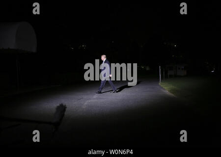 Präsident Donald Trump Spaziergänge auf dem Südrasen als er im Weißen Haus kommt nach einer Reise nach Louisiana am 14. Mai 2019 in Washington, DC. Foto von Oliver Contreras/UPI Stockfoto