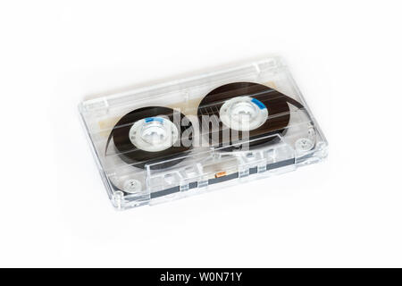 Transparenter Kunststoff C90 Compact Cassette Audio Tape isoltaed vor einem weißen Hintergrund Stockfoto