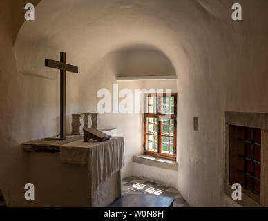 Schlichte Kirche Altar in Burg Predjama in eine Höhle in Slowenien gebaut Stockfoto