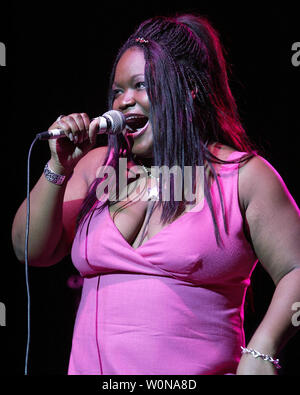 Shemekia Copeland führt im Konzert während der BB King Blues Festival, an der Mizner Park Amphitheater, in Boca Raton, Florida, am 31. Dezember 2004. (UPI Foto/Michael Busch) Stockfoto