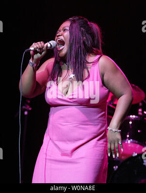 Shemekia Copeland führt im Konzert während der BB King Blues Festival, an der Mizner Park Amphitheater, in Boca Raton, Florida, am 31. Dezember 2004. (UPI Foto/Michael Busch) Stockfoto