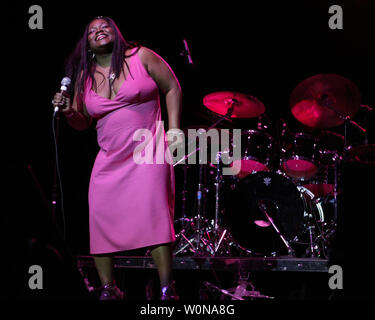 Shemekia Copeland führt im Konzert während der BB King Blues Festival, an der Mizner Park Amphitheater, in Boca Raton, Florida, am 31. Dezember 2004. (UPI Foto/Michael Busch) Stockfoto