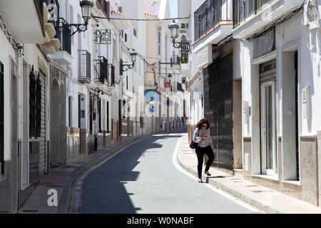 Schmale Straßen in Nerja, Spanien Stockfoto