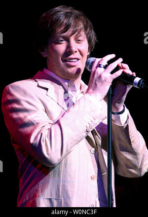 Clay Aiken führt in Konzert im Kravis Center in West Palm Beach, Florida, am 18. August 2007. (UPI Foto/Martin Fried) Stockfoto