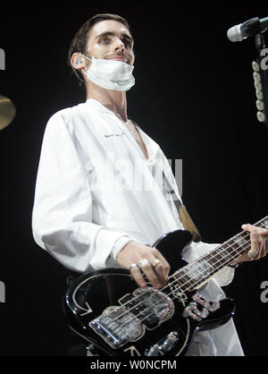 Tyson Ritter mit All American Rejects führt in Konzert beim Cruzan Amphitheater in West Palm Beach, Florida, am 26. September 2009. UPI/Michael Busch Stockfoto