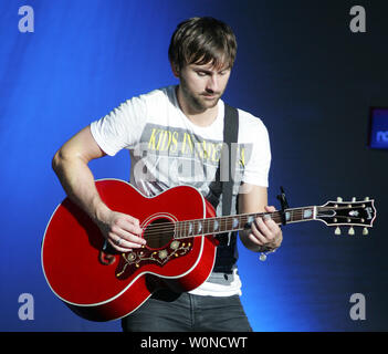Dave Haywood mit Lady Antebellum führt in Konzert beim Cruzan Amphitheater in West Palm Beach, Florida am 8. Mai 2010. UPI/Michael Busch Stockfoto