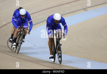 Frances Gregory Bauge führt Quentin Caleyron und Quentin Lafargue in der 1. Runde der Männer Team Sprint, bei Tag sieben der Europäischen Spiele 2019 in Minsk. Stockfoto