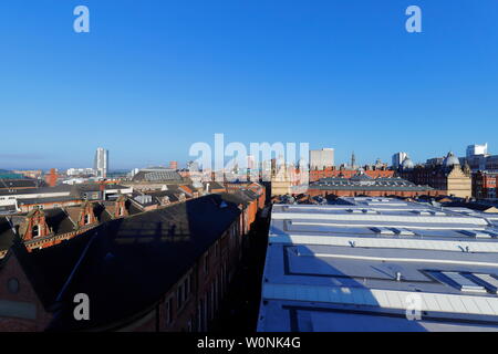 Ein Blick über das Stadtzentrum von Leeds vom Dach eines mehrstöckigen Parkplatz Stockfoto