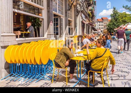 Café Kultur in Saint-Gilles Marktplatz, Brüssel, Belgien. Stockfoto