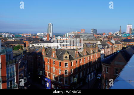 Ein Blick über das Stadtzentrum von Leeds vom Dach eines mehrstöckigen Parkplatz Stockfoto