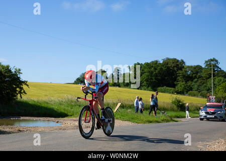 Alex Dowsett, britischer Radfahrer, der im Juni 2019 im Elite Men's Time Trial bei den National Road Championships in Norfolk, England, unterwegs war Stockfoto