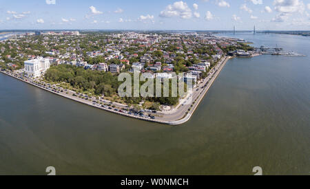 Antenne 180 Grad Panorama der Innenstadt von Charleston, South Carolina. Stockfoto