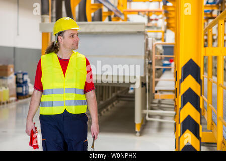 Arbeiter in Gelb reflektierende Anzug Stockfoto