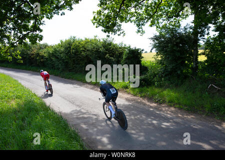 Radfahrer, die Uhrzeit der Elite Männer Versuch an der Nationalstraße Weltmeisterschaften, die statt auf Landstraßen in Norfolk, England, Juni 2019 Stockfoto