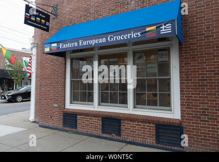 Hyannis, MA - 10. Juni 2019: Das Essen Port internationalen Markt in der Innenstadt verkauft Osteuropäische Lebensmittel. Stockfoto