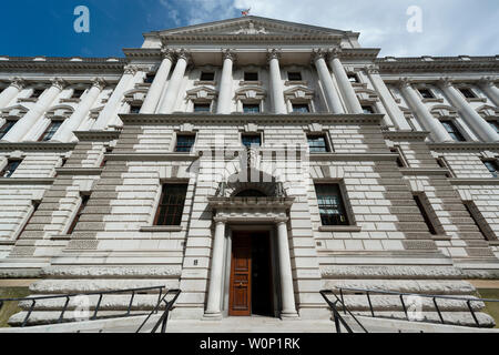 Die HM Treasury Gebäude auf Horse Guards Road in London, Großbritannien. Stockfoto