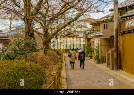 KYOTO, JAPAN, Januar - 2019 - schöne Straße winter Szene am berühmten Philosophen Weg, Kyoto, Japan Stockfoto