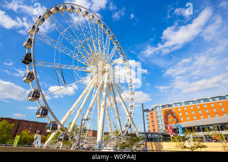 Liverpool, Großbritannien - 17 Mai 2018: Das Rad von Liverpool auf dem Keel Wharf direkt am Wasser des Flusses Mersey, am 25. März 2010 eröffnet. Die Struktur ist 196 Fe Stockfoto