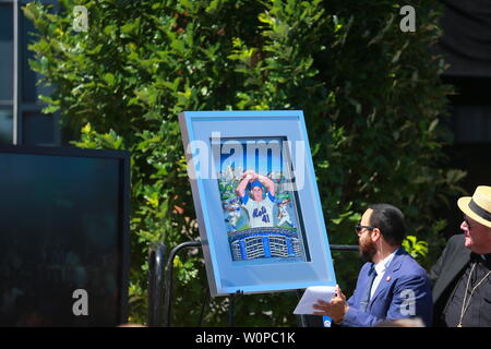 NEW YORK, NEW YORK - Juni 27: Artwork zu Ehren des Mets Hall of Famer Tom Seaver machte eine Zeremonie ausserhalb Citi Field in der Corona, New York am Do teilnehmen Stockfoto