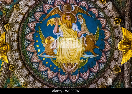 Kuppel der Basilika Notre Dame de Fourvière in Lyon Stockfoto