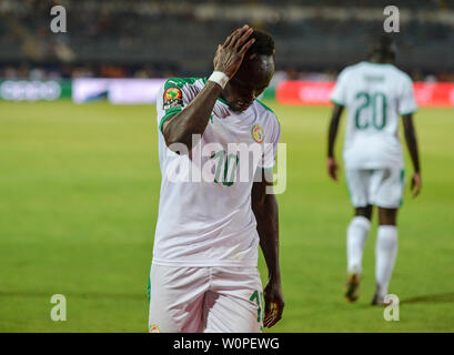 Kairo, Ägypten. 27 Juni, 2019. Sadio Mähne von Senegal reagiert während der Fußball-Afrikameisterschaft 2019 Gruppe C Match zwischen Senegal und Algerien in Kairo, Ägypten, am 27. Juni 2019. Algerien gewann 1:0. Credit: Li Yan/Xinhua/Alamy leben Nachrichten Stockfoto