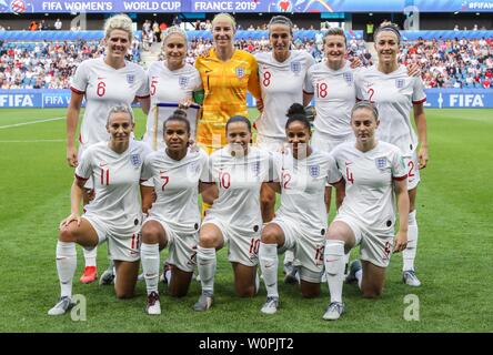 Le Havre, Frankreich. 27 Juni, 2019. Spieler von England Line up vor dem viertelfinale zwischen England und Norwegen im Jahr 2019 der FIFA Frauen-WM in Le Havre, Frankreich, am 27. Juni 2019. England gewann 3-0. Credit: Shan Yuqi/Xinhua/Alamy leben Nachrichten Stockfoto