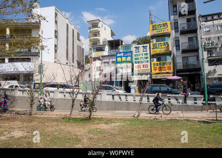 Nantou, Taiwan - 01 Mar 2019: Stadtbild von Nantou. Nantou ist eine kleine Stadt, aber es ist sehr berühmt wegen der Sun Moon Lake. Stockfoto