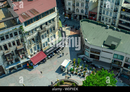 Der Galata Turm genannte Christea Turris von der Genuesischen - ist ein mittelalterlicher Turm in der Galata/Karaköy Viertel von Istanbul, Türkei Stockfoto