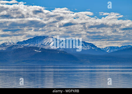 Yellowstone Lake und Weißen Berge Stockfoto