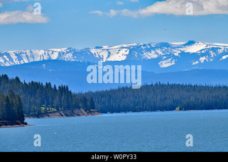 Yellowstone Lake und Weißen Berge Stockfoto