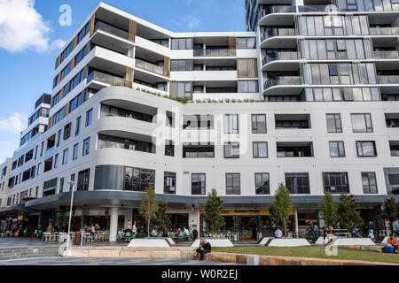 Meriton Wohn- und Lebensstil Entwicklung in Dee Why, einem Vorort von Sydney, Australien mit Wohnung Wohnzimmer Stockfoto