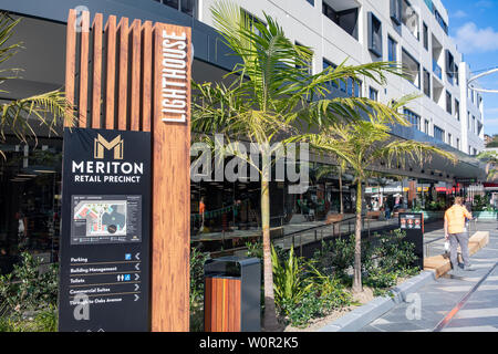 Sydney, Meriton Wohn- und Einzelhandel Fußgängerzone, in Dee Why, gemischte Nutzung Entwicklung der Ferienwohnungen, Cafés und Retail, Sydney, Australien Stockfoto