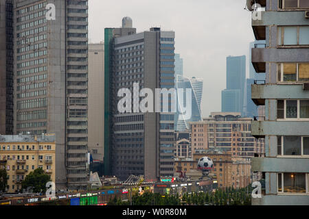 Wohngebiet und Gebäude des New Arbat Street im Zentrum von Moskau, Russland Stockfoto