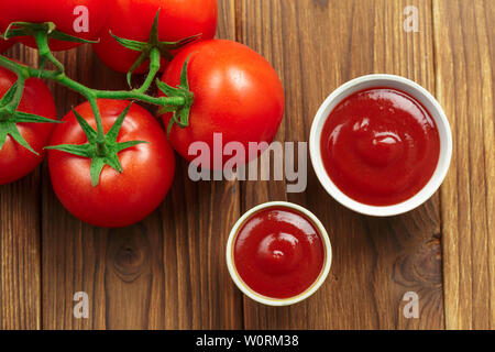Tomatenmark und Tomat Stockfoto