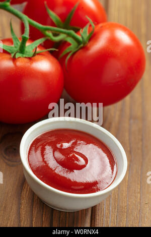 Tomatenmark und Tomat Stockfoto