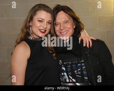 Joelina Drews mit Vater Jürgen Drews bei Schlager Champions - Das große Fest der Beispiele am 13.01.2018 in Berlin. Stockfoto