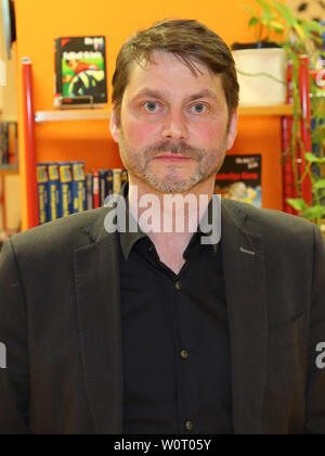 Buchautor Andreas Speit bei einer Buchlesung in der Stadtbibliothek Magdeburg am 13.02.2018 Stockfoto