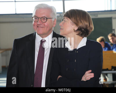 Bundespräsidenten Dr. Frank-Walter Steinmeier mit Ehefrau Elke Büdenbender beim Antrittsbesuch am 14.02.2018 in Wolmirstedt Stockfoto