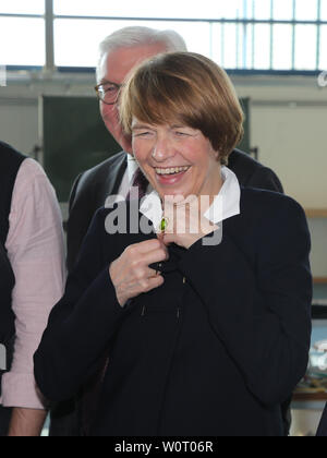 Elke Büdenbender, Ehefrau von Bundespräsidenten Dr. Frank-Walter Steinmeier beim Antrittsbesuch am 14.02.2018 in Wolmirstedt Stockfoto