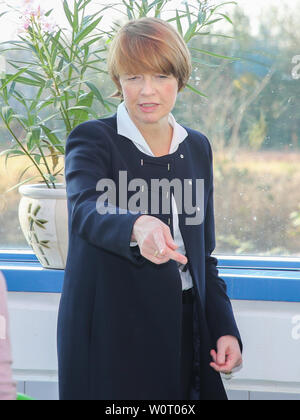 Elke Büdenbender, Ehefrau von Bundespräsidenten Dr. Frank-Walter Steinmeier beim Antrittsbesuch am 14.02.2018 in Wolmirstedt Stockfoto