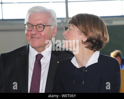 Bundespräsidenten Dr. Frank-Walter Steinmeier mit Ehefrau Elke Büdenbender beim Antrittsbesuch am 14.02.2018 in Wolmirstedt Stockfoto