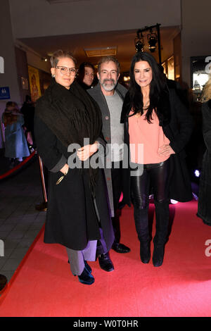 Belén Moana, Gedeon Burkhard, Mariella Ahrens bei der Verleihung des 99 Brand Award im Admiralspalast in Berlin am 21.02.2018 Stockfoto