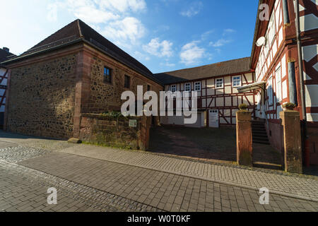 NEUSTADT (Hessen), Deutschland - 18. FEBRUAR 2018: die typische Architektur und Gebäude (Fachwerk) in der Altstadt. Stockfoto