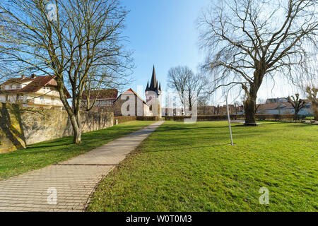 NEUSTADT (Hessen), Deutschland - 18. FEBRUAR 2018: die typische Architektur und Gebäude in der Altstadt. City Park. Stockfoto