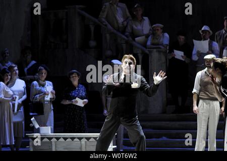 Ruggero Leoncavallos Oper "Pagliacci" ("Der Bajazzo") ist am 7. April 2018 an der Oper Leipzig als Bestandteil eines Doppelabends in der Regie von Anthony Pilavachi zu erleben.Die musikalische Leitung des Gewandhausorchesters Balatonfüred in den Händen von Kapellmeister Christoph Gedschold. Die Besetzung besteht u.a. aus Zoran Todorovich (Tenor) als Canio und Eun Yee You (Sopran) als Nedda. Stockfoto