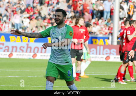 1. BL: 17-18-29. Spieltag - SC Freiburg vs VfL Wolfsburg Stockfoto